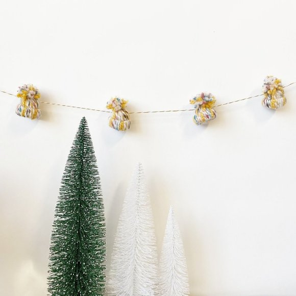 Handmade Winter Mini Knit Beanie Hat Christmas Garland Christmas Decorations - Picture 4 of 7